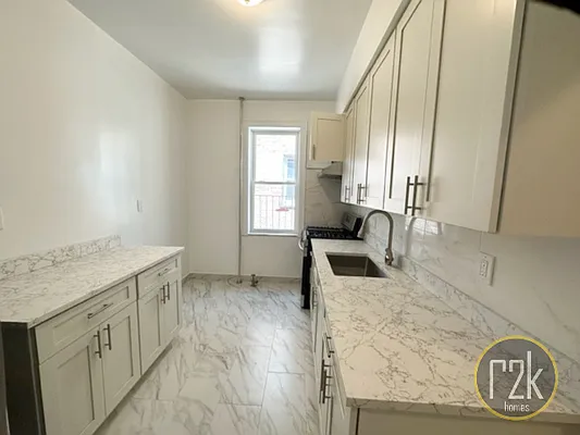 Rented by Realty 2000 Corp | media 8