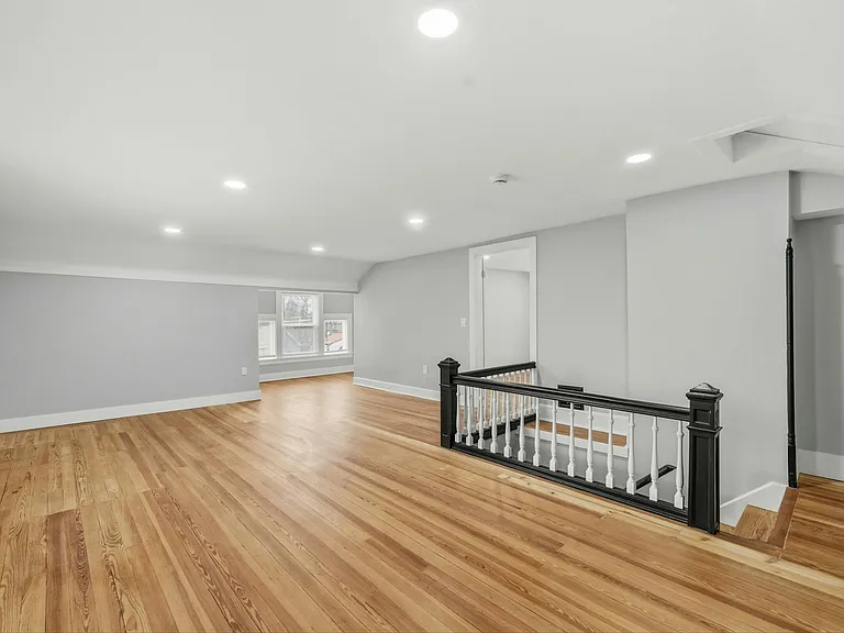 2978 Wardall Ave — Photo 12