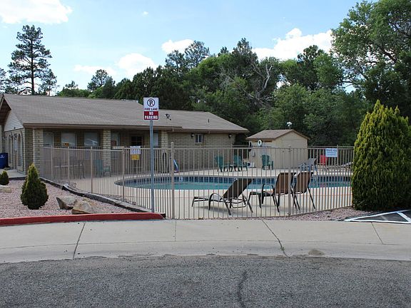 4th image of 1613 Canada Cres