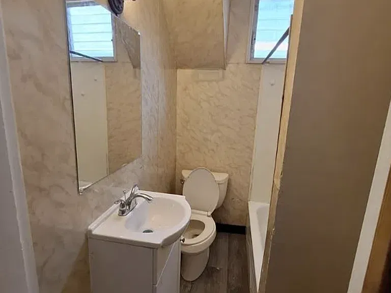 224 Mathews Ave — Photo 11