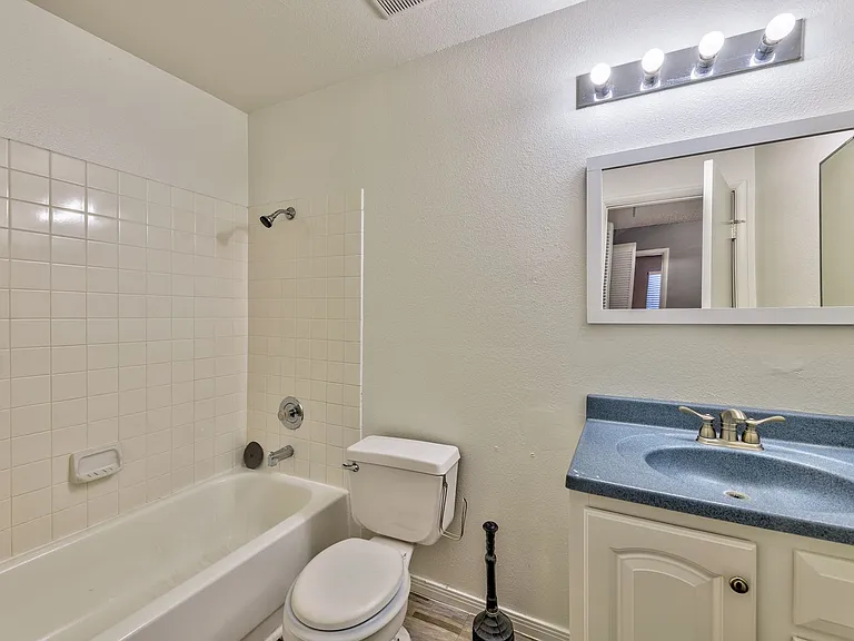 2078 Waverly Cir — Photo 13