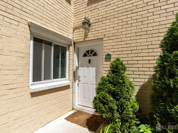 18 Lake Ave APT 8A, East Brunswick, NJ 08816
