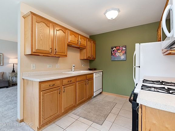 5th image of 319 Newport Ln APT D2