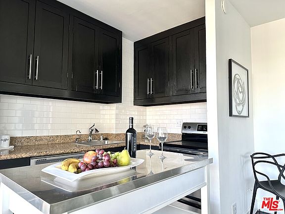 3rd image of 999 N Doheny Dr APT 408