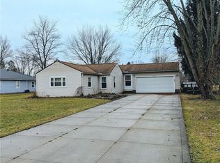2000 Stake Dr, Green, OH 44232