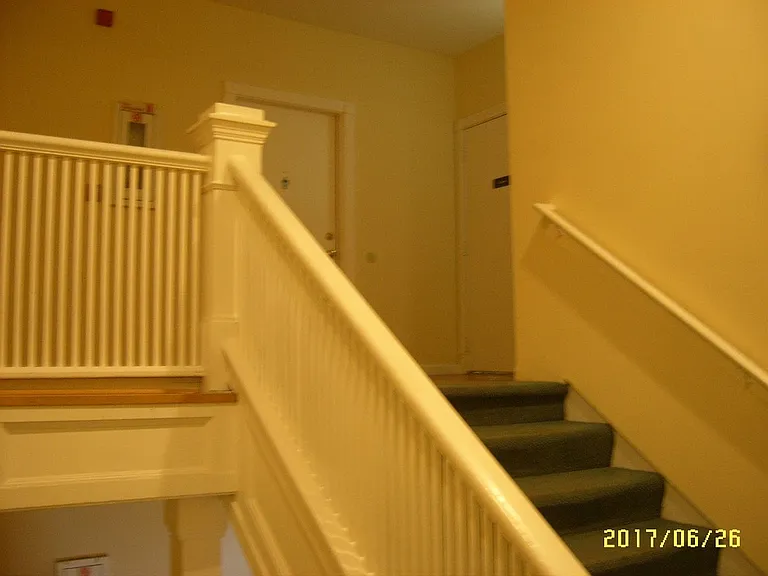 815 E Denny Way — Photo 9