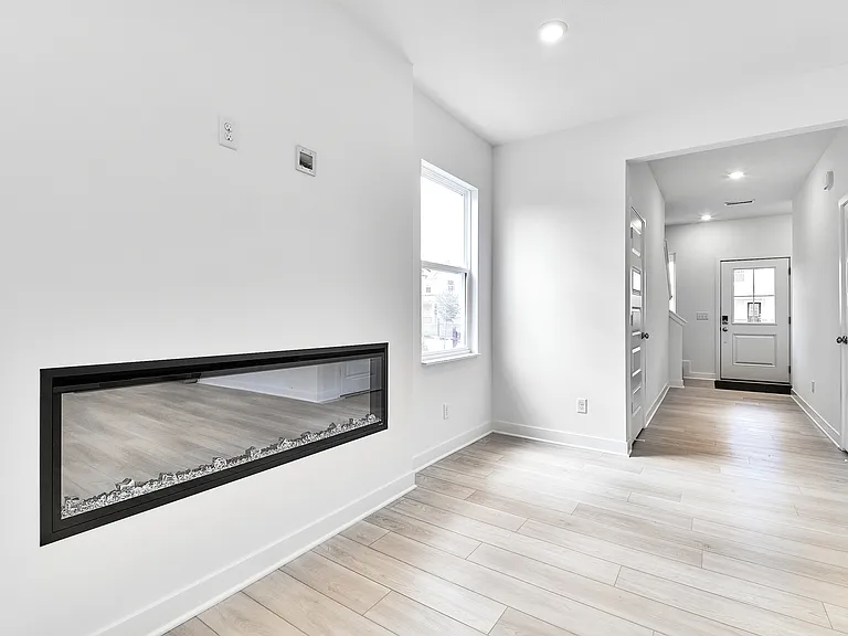 425 Eisenhower St — Photo 24