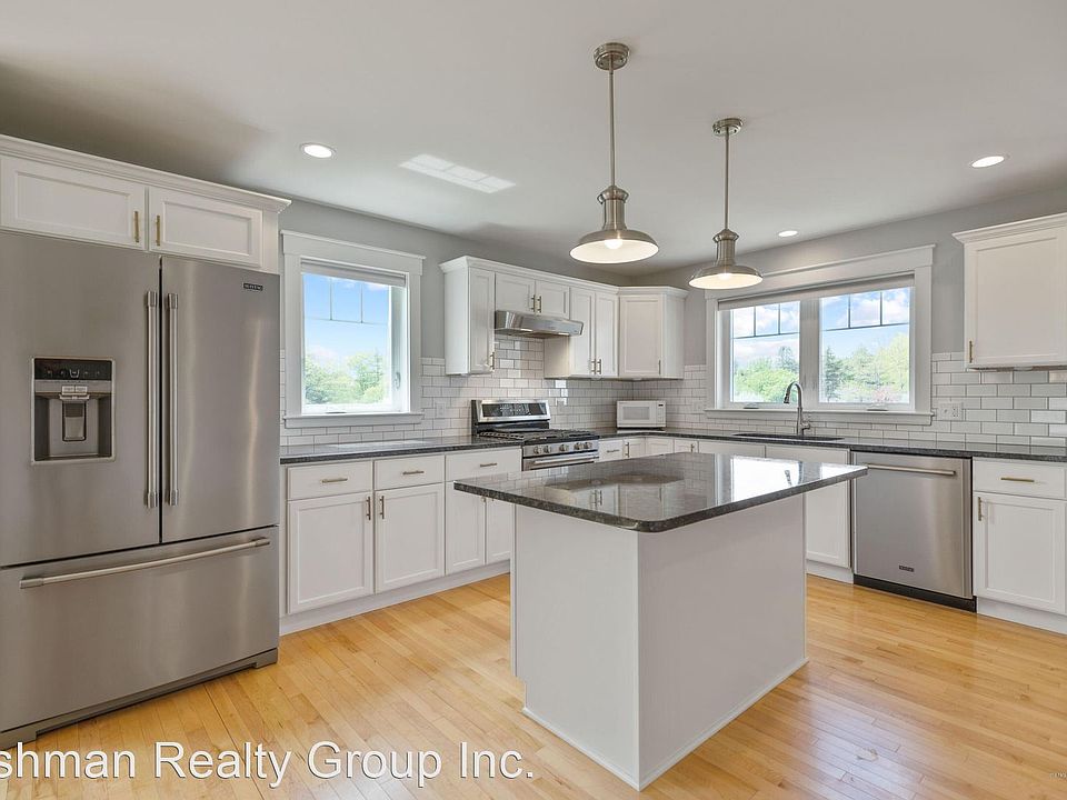 1st image of 33 Dupont Ct