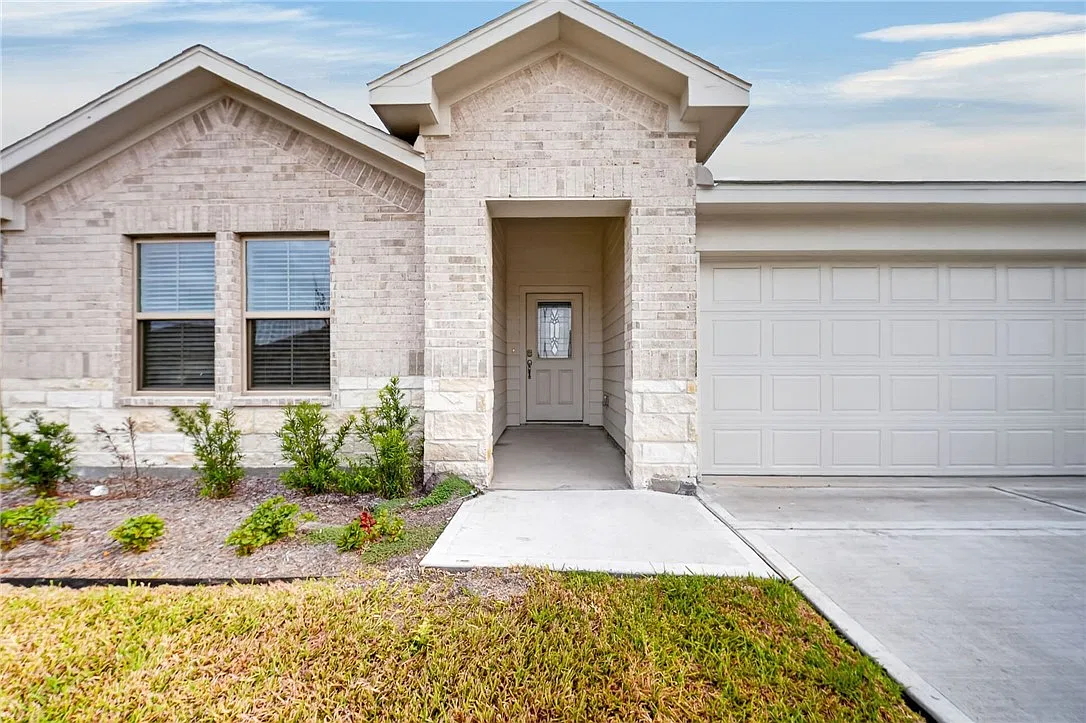 4 bed, 2.0 bath, 1783 sqft, $2,495 — Photo 2
