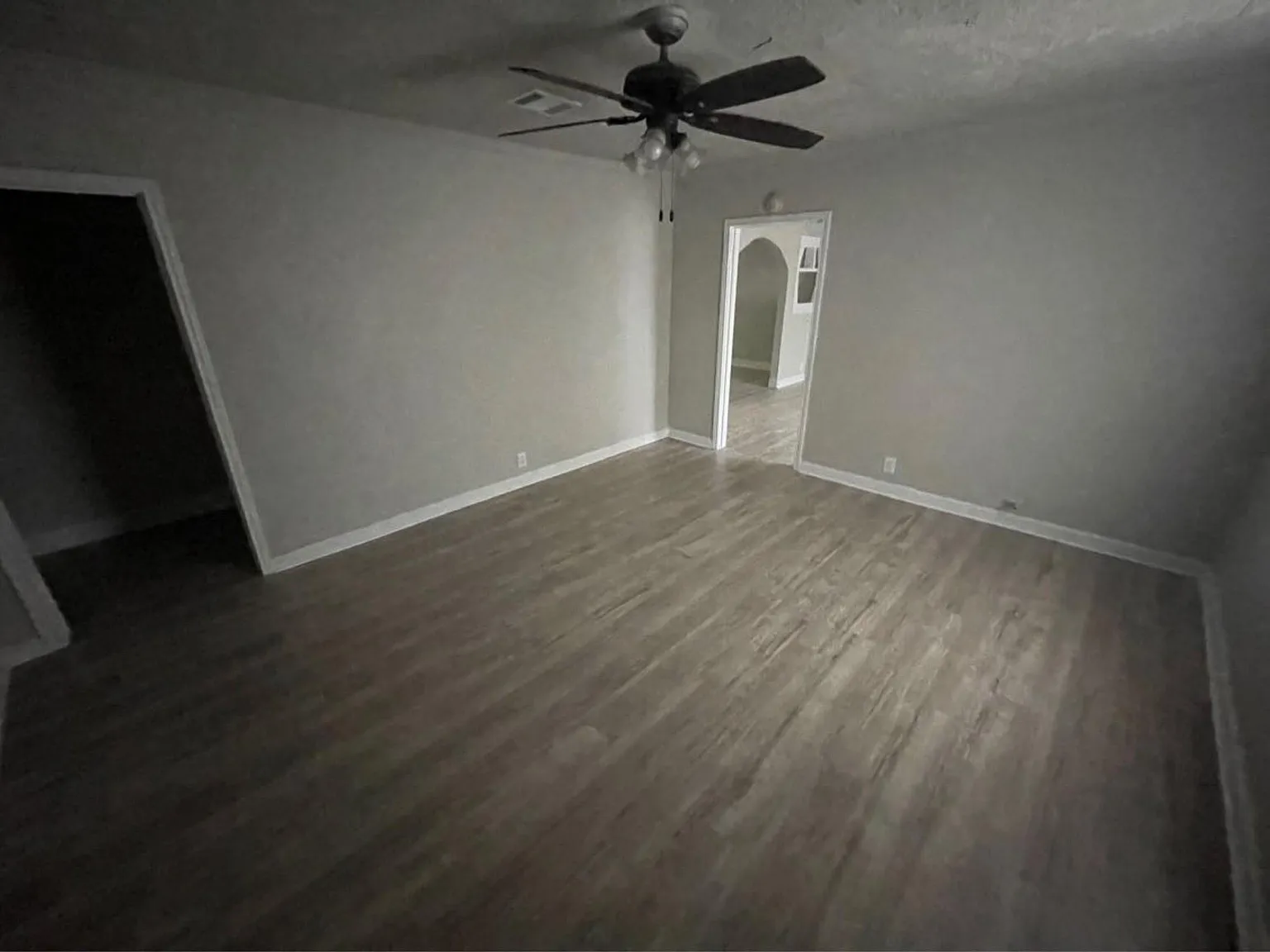 4 bed, 2.0 bath, 2914 sqft, $2,500 — Photo 2