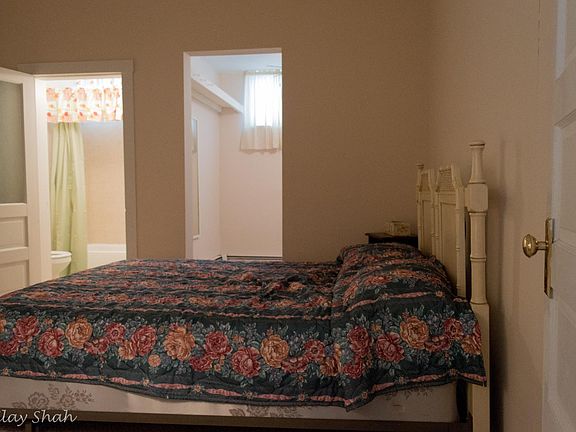 4th image of 715 Moorlyn Ter APT 2