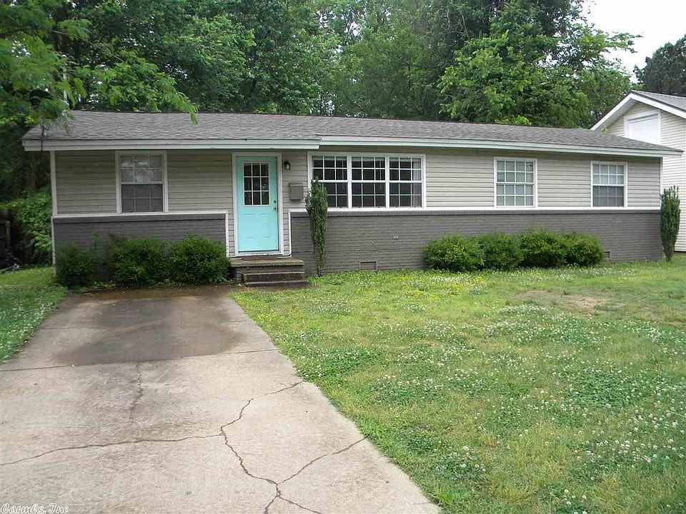 1st image of 915 E Moore Ave