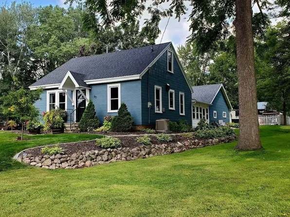 90 17th St, Clintonville, WI 54929