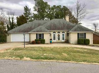 345 Pinebrook Dr, Paducah, KY 42001