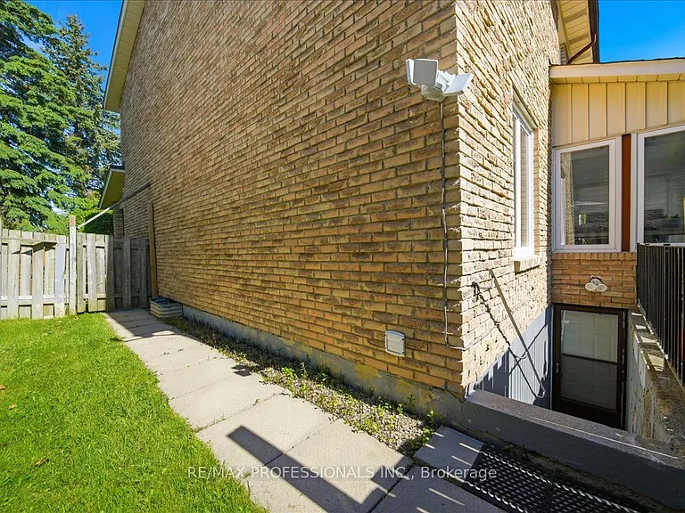 1708 Woodeden Dr — Photo 8