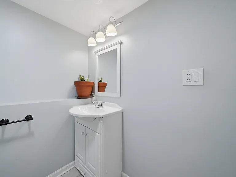 2231 N 75th Ave — Photo 30