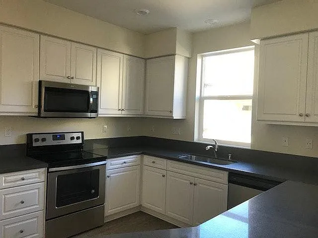 3 bed, 2.5 bath, 1536 sqft, $3,600 — Photo 3