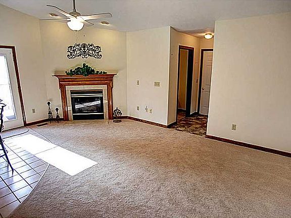 4th image of 231 Green Oak Dr