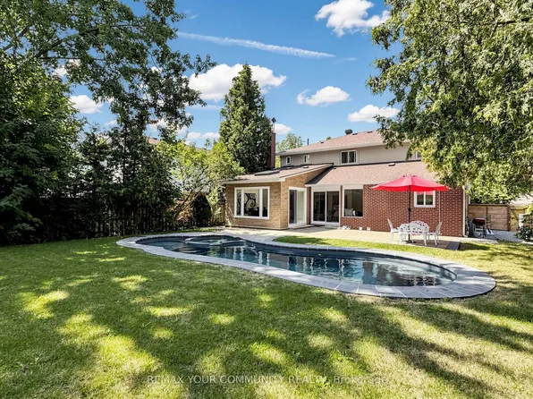 3 Cobblestone Dr, Toronto, ON M2J 2X6