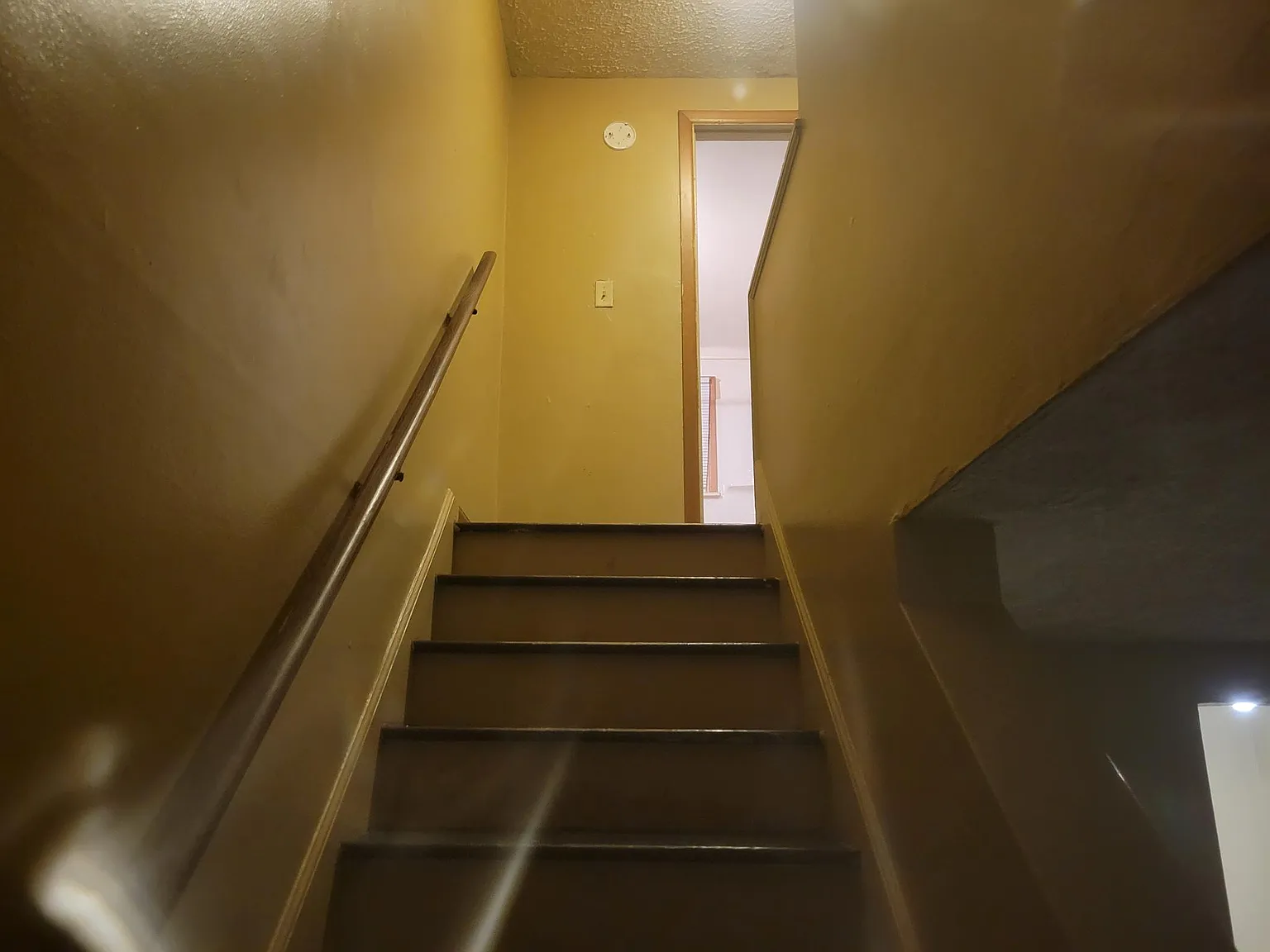 2 bed, 900 sqft, $1,100 — Photo 2