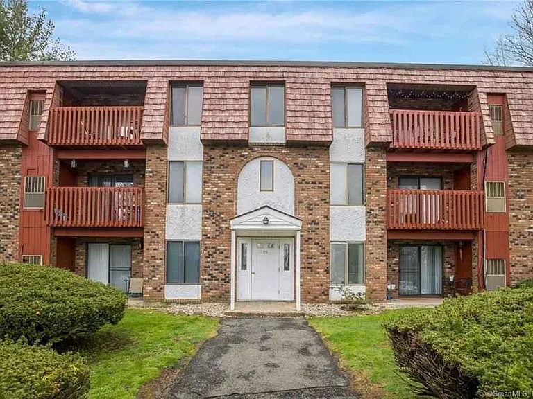 95 Woodsedge Dr #2C — Photo 2