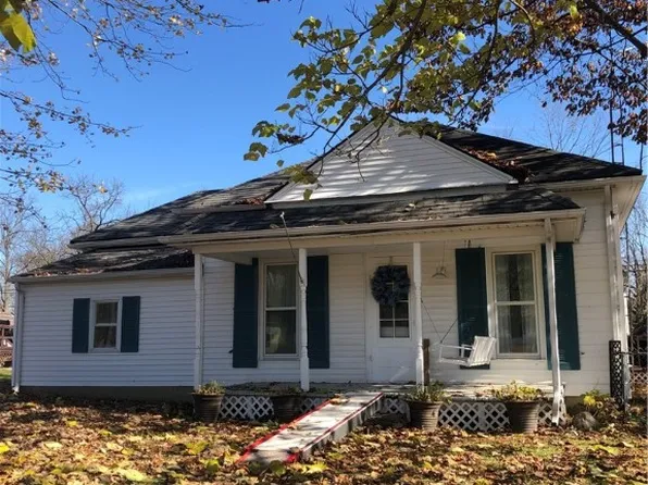 407 S High St, West Lebanon, IN 47991