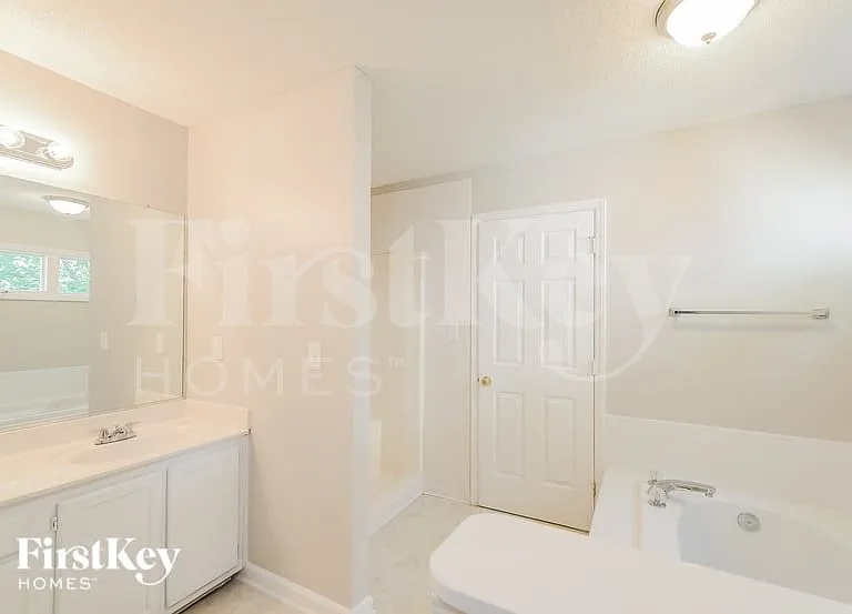 1510 Barry Oak Ct — Photo 9