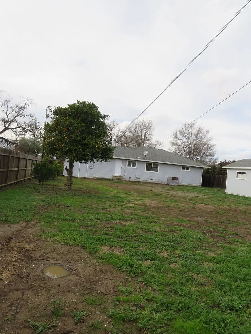 2 Bedroom 1 Bath House — Photo 4