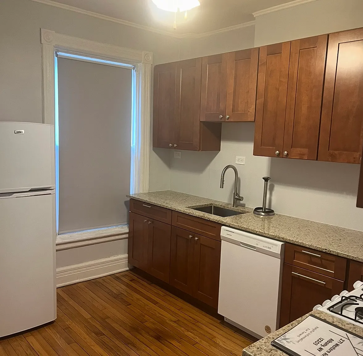 2 bed, 900 sqft, $1,500 — Photo 2