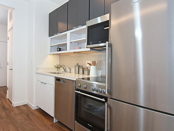 5th image of 163 Huguenot St #2D