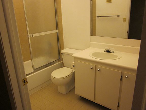 3rd image of 805 NE 199th St APT 102