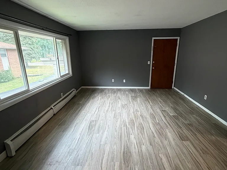 322 Dean Ave E — Photo 7