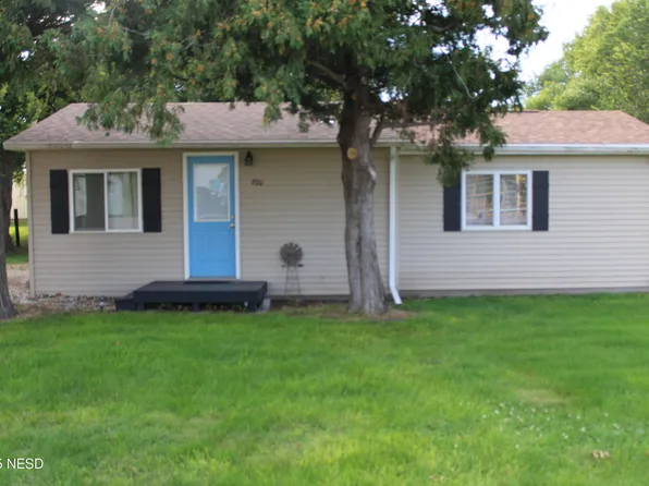 820 N Cloud St, Clark, SD 57225
