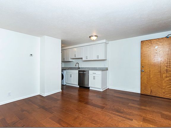 2nd image of 2019 McKinley Ave #2