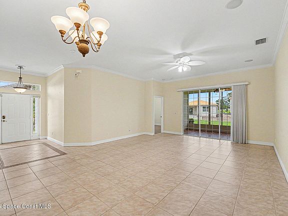 4th image of 1082 Eleuthera Dr NE