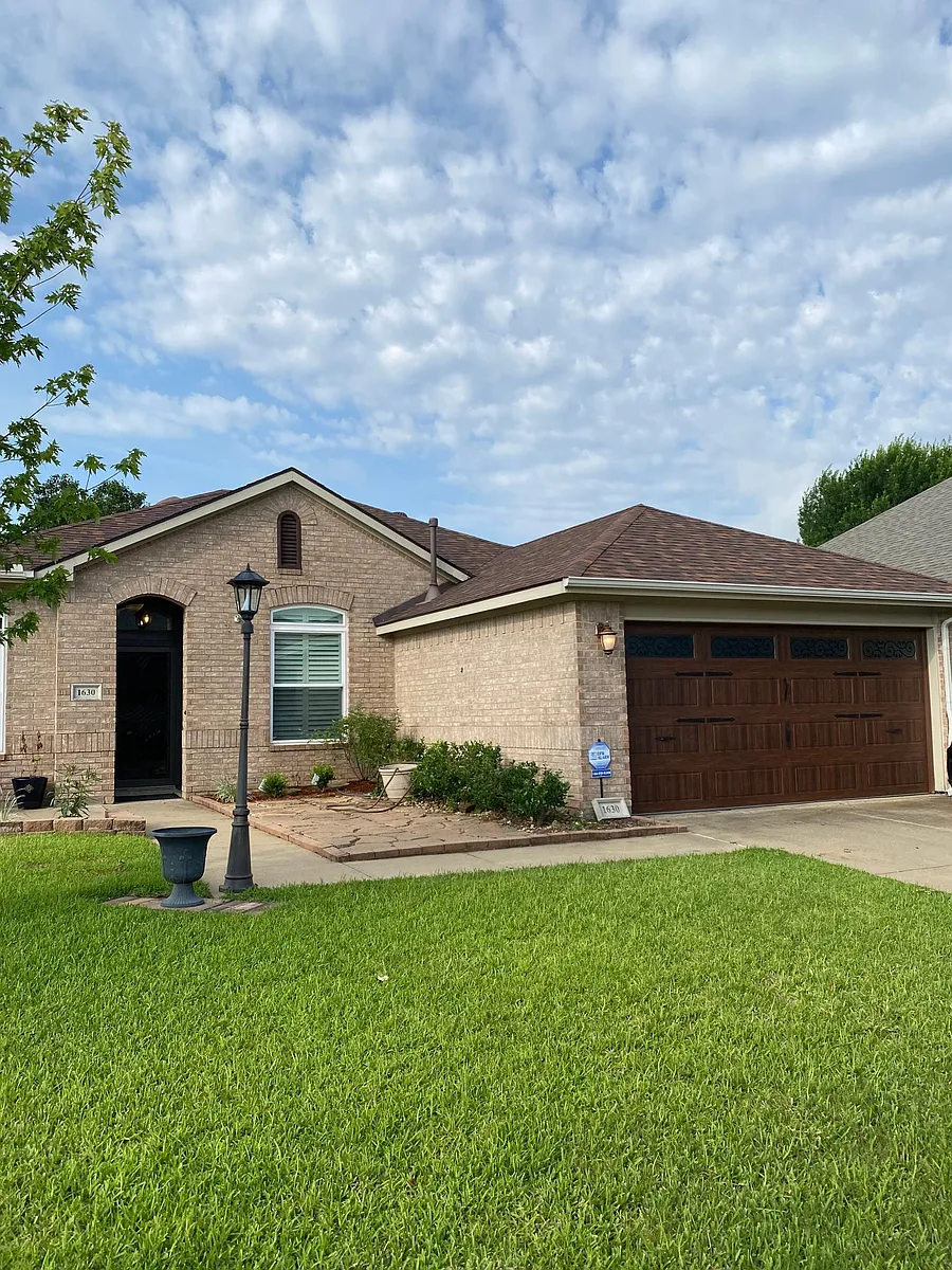 Building Photo - 1630 Cedar Elm Dr