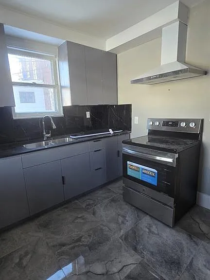445 Newbury St — Photo 5