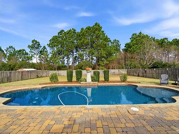 3rd image of 1635 Woodlawn Way
