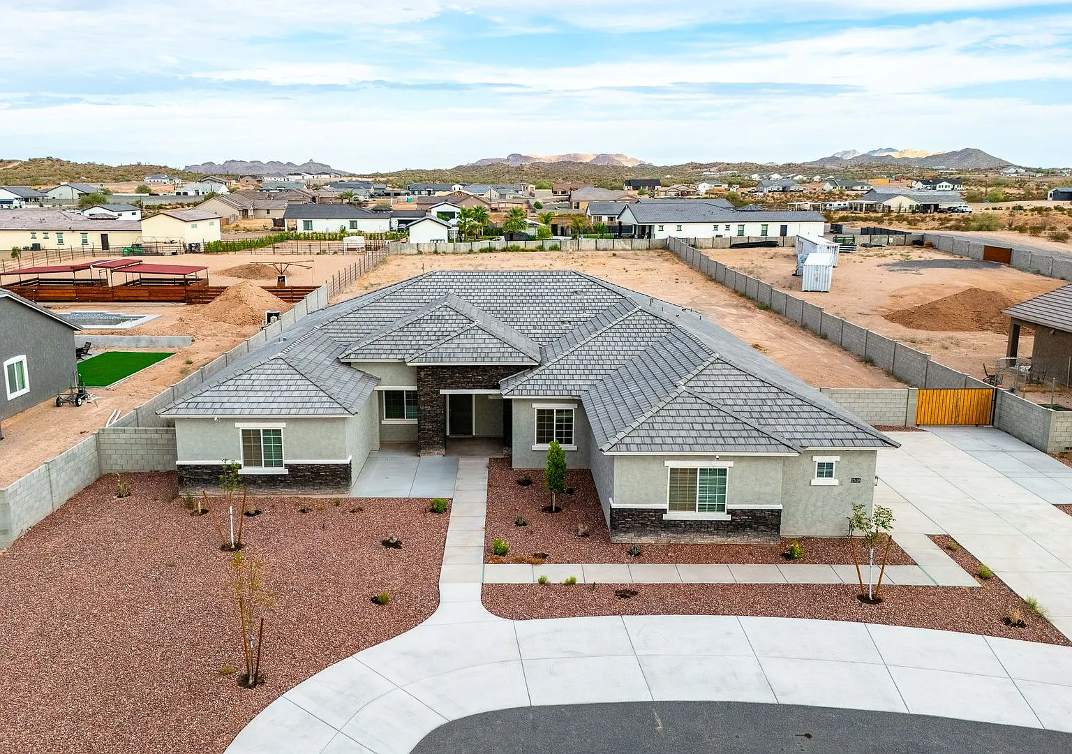 Luxury Estate on 1+ Acre | 6 Beds, Mountain Views & 4-Car Garage — Photo 1