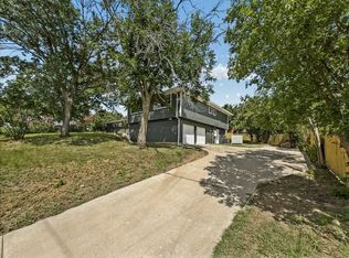 136 SW Rand Dr, Burleson, TX 76028