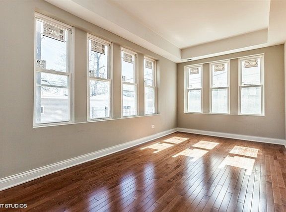 5th image of 7527 S Jeffery Ave