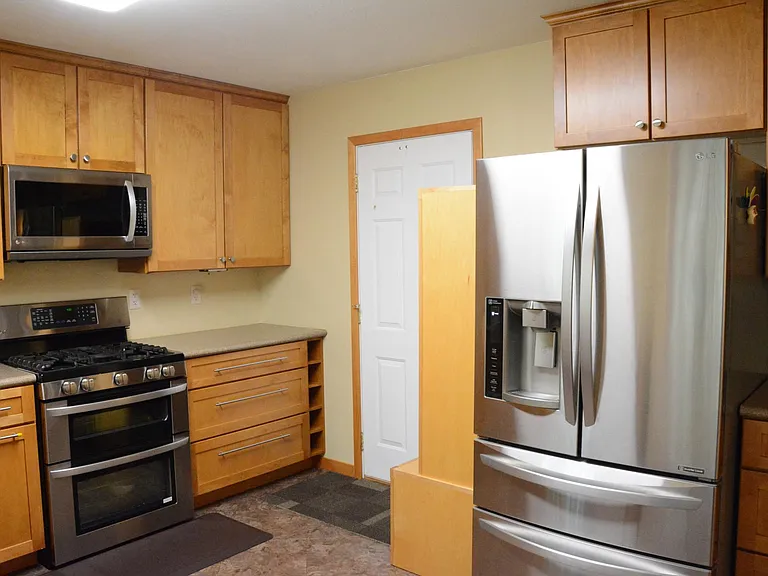 8811 Hawthorne Dr — Photo 32