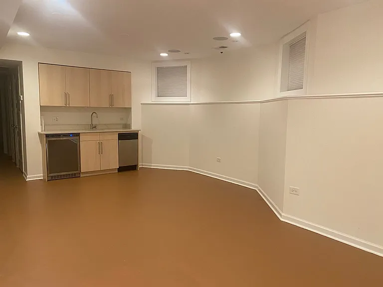 2441 N Mozart St — Photo 31