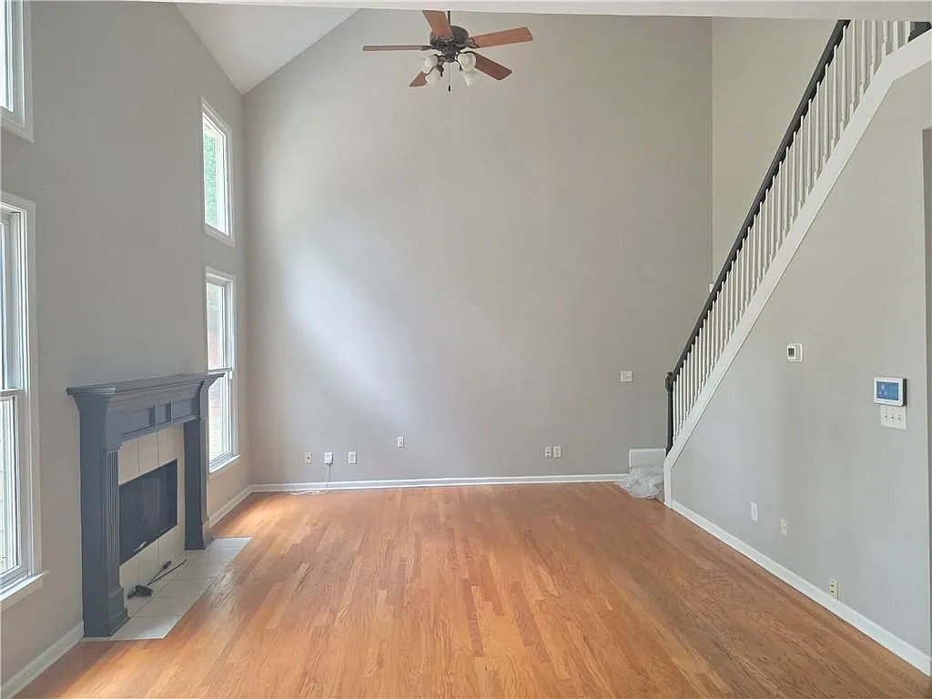 4 bed, 3.0 bath, 2320 sqft, $2,700 — Photo 2