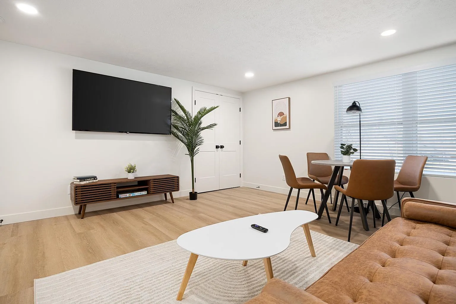 2 bed, 850 sqft, $1,799 — Photo 2