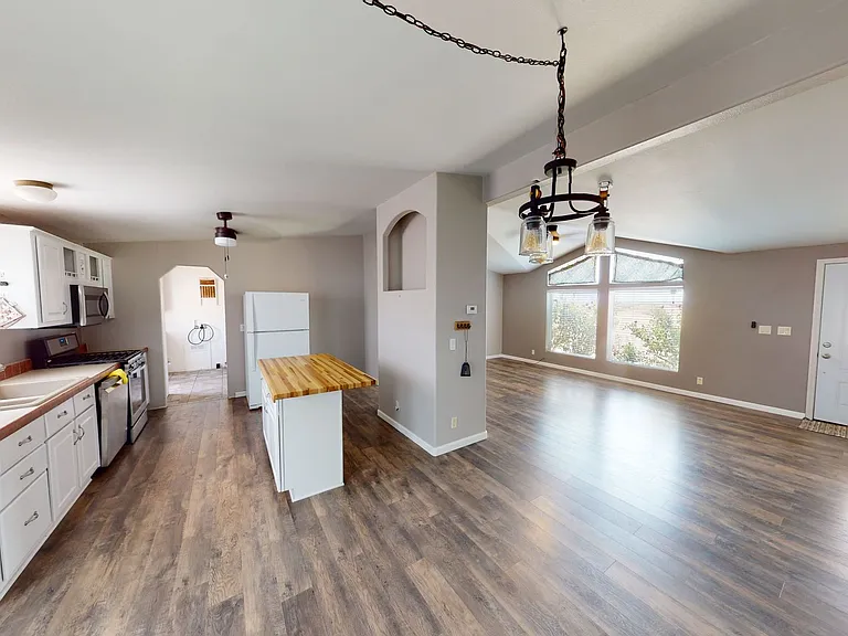 2505 Silver Dollar Loop NE — Photo 7
