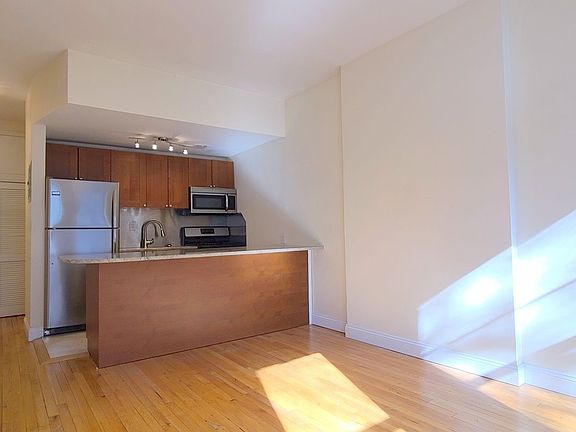 3rd image of 53 W 94th St APT 3F