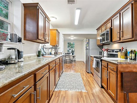 5th image of 6221-19 Pasteur Blvd