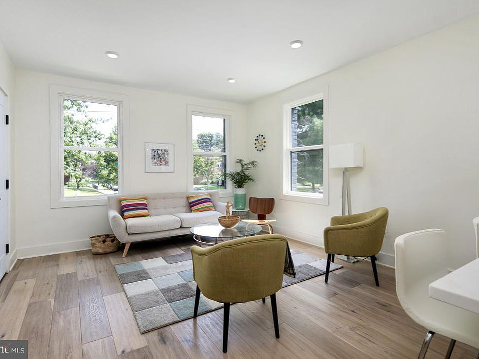 1st image of 4000 7th St NE #101