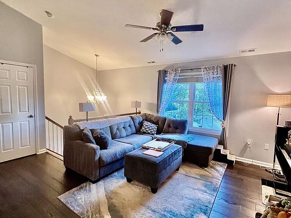 4th image of 233 Sidney St